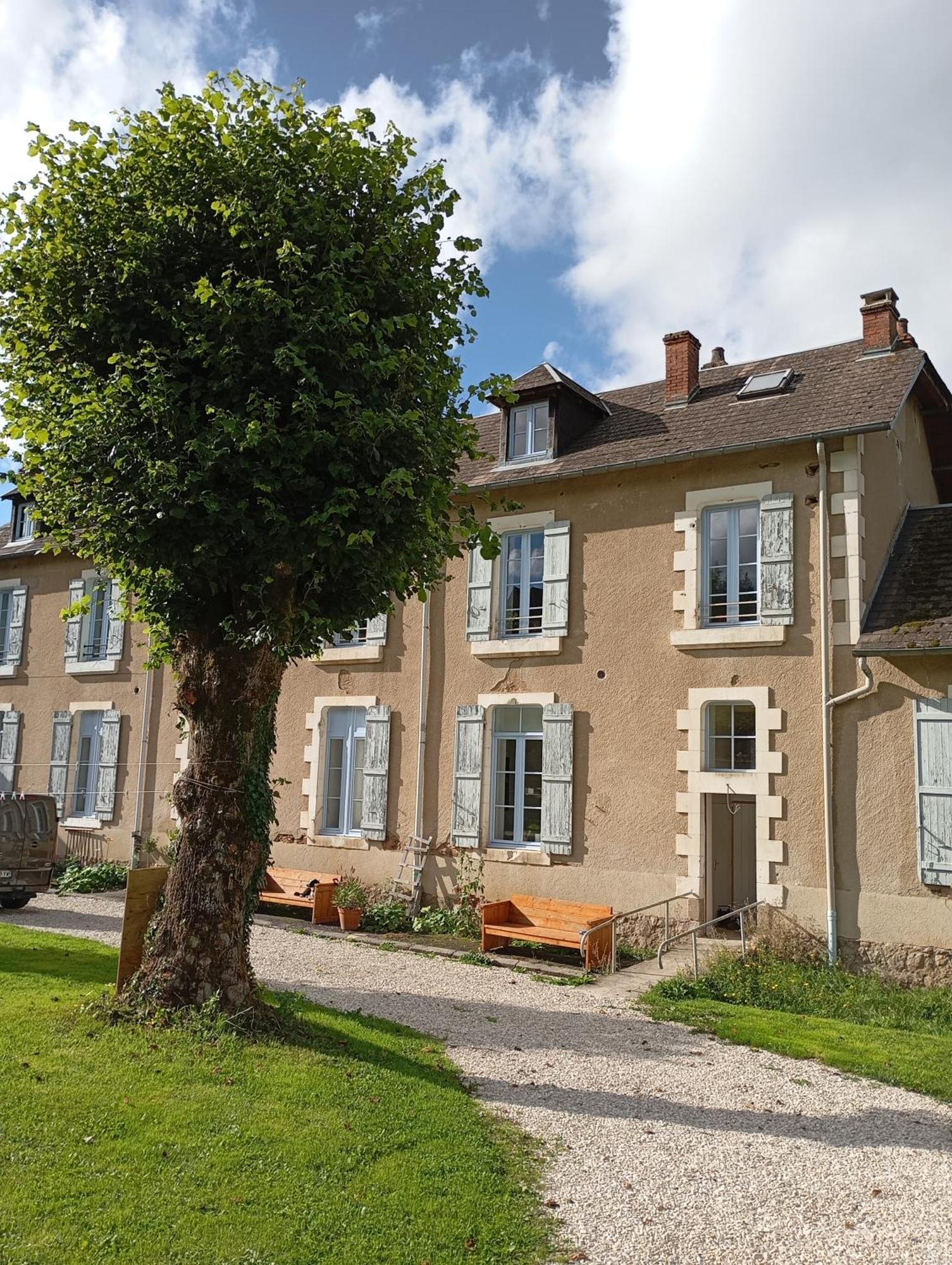 L' Ancienne Ecole Du Morvan Larochemillay Buitenkant foto
